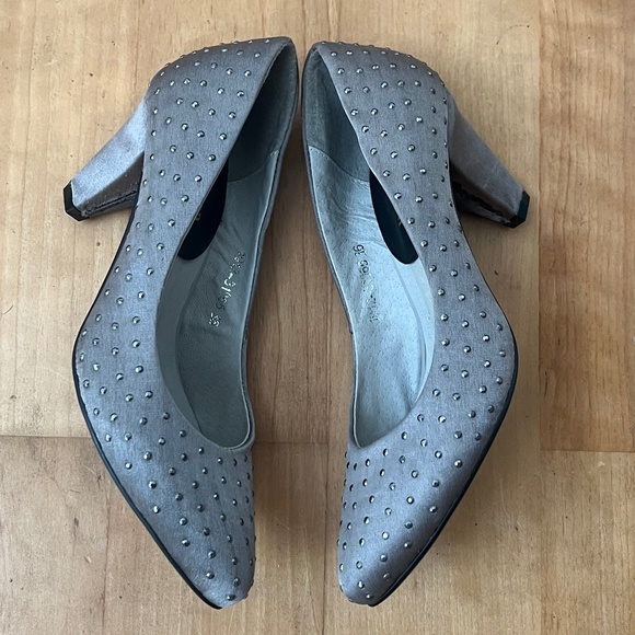 Metal studded silver satin pumps - Picture 3 of 5